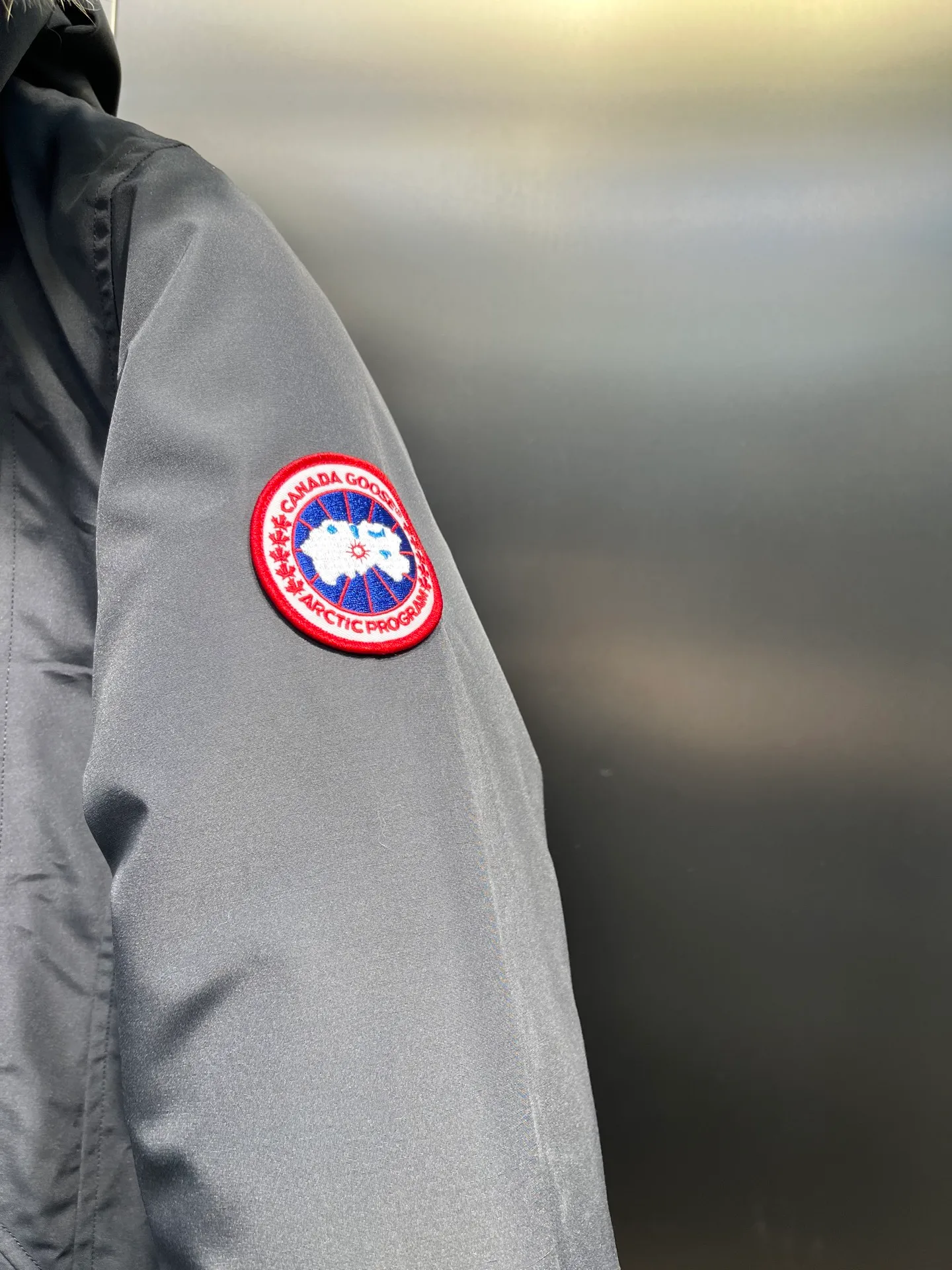 P860 🇨🇦CANADA GOOSE 12 women's models, factory direct supply: supplying global purchasing agents, micro-businesses, entities, Tmall, high-end stalls and studios, free shipping! Trillium Parka Women's 12 "popular" women's models are chosen by Arctic and Antarctic scientific expedition teams as winter wear, the Rolls-Royce of down jackets. ➖ Industry-leading anti-counterfeiting chip sensing. ➖ Imported Behringer embroidery machines and customized embroidery labels, the highest level and industry leading. ➖ Imported Korean 21-count polyester-cotton blended original fabric, TC85 waterproof coated fabric, water-repellent, windproof and wear-resistant. ➖ The new national standard 80 white duck down is filled with an average of 520 grams of down. The amount of down filled is industry-leading. ➖ 100% nylon lon lining with double double-layer sealing design to prevent velvet running, seamless thread design on cuffs! ➖ Western Canadian Green Wolf Collar. ➖ Yoshida YKK provides original factory-customized electroplated sliders. YKK two-way lockable zippers are tight and smooth and do not peel off paint. ➖ 3M composite Velcro is durable and the accessories and hardware are all custom-made. Note: Our copywriting is only simple and clear. Instead of bragging about the copywriting, it is better to compare and understand with samples. Only for the purest, most focused, most professional, highest quality, and most cost-effective!  SIZE:S-XXL